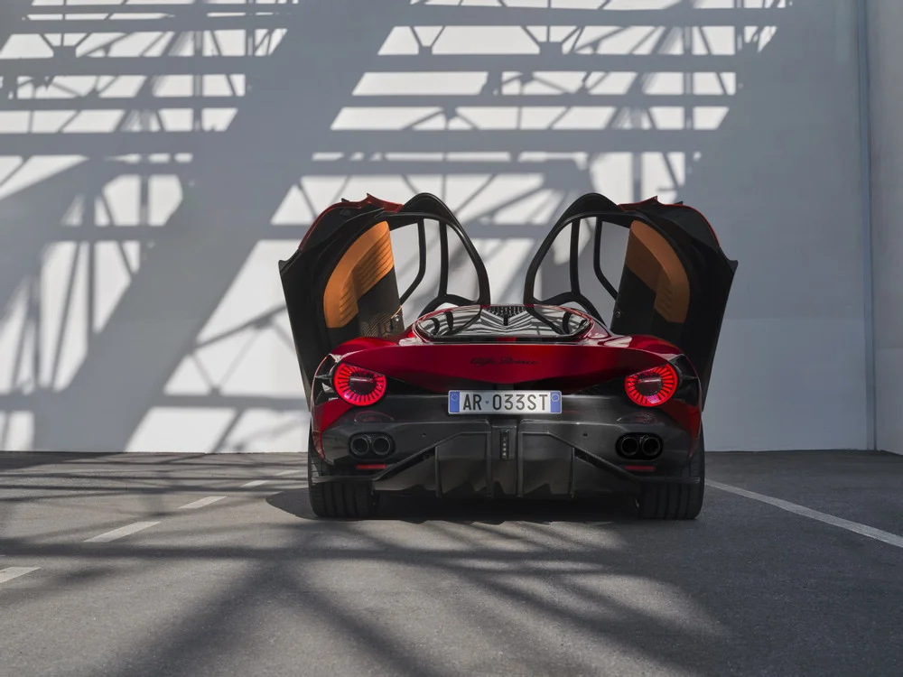 Alfa Romeo ra mắt siêu xe mới: 33 Stradale