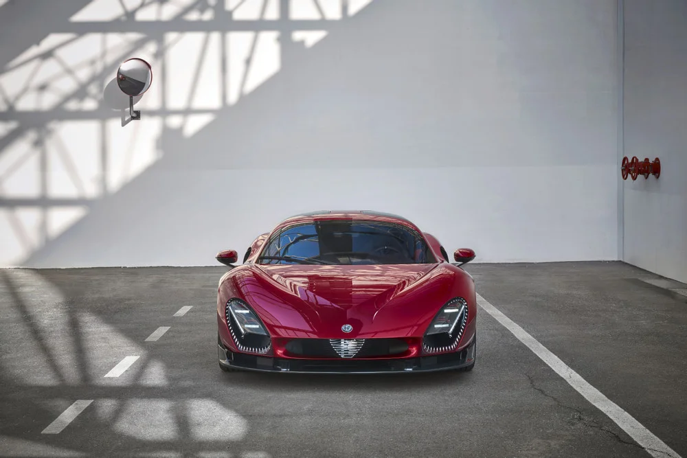 Alfa Romeo đã chính thức giới thiệu siêu phẩm 33 Stradale