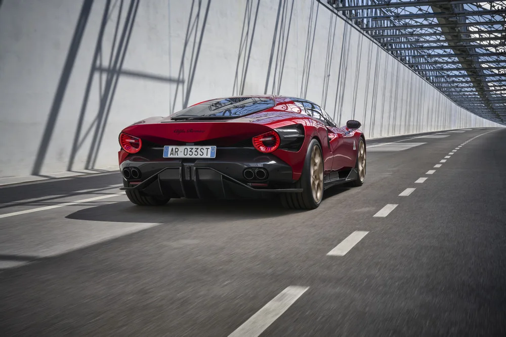Alfa Romeo ra mắt siêu xe mới: 33 Stradale