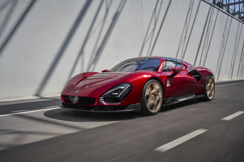 Alfa Romeo ra mắt siêu xe mới: 33 Stradale