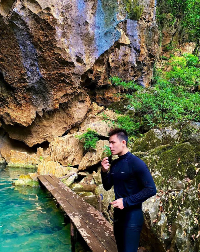Vẻ hoang sơ hùng vĩ của Hang Thủy Cung. Ảnh mocnamadventure