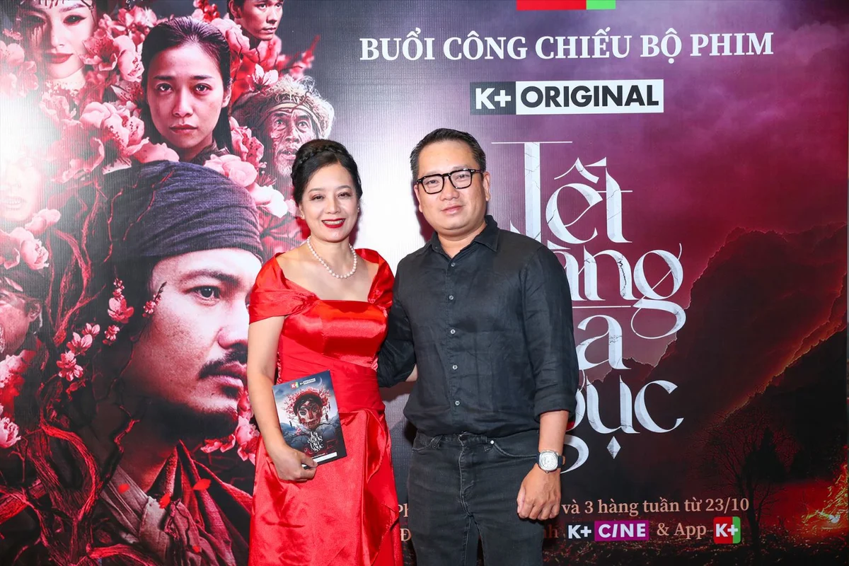 NSƯT Chiều Xuân và đạo diễn Trần Hữu Tấn tại sự kiện ra mắt “Tết Ở Làng Địa Ngục”