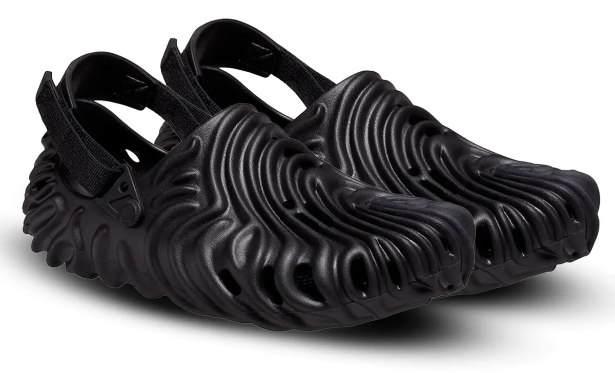 giày Sneaker màu Triple Back