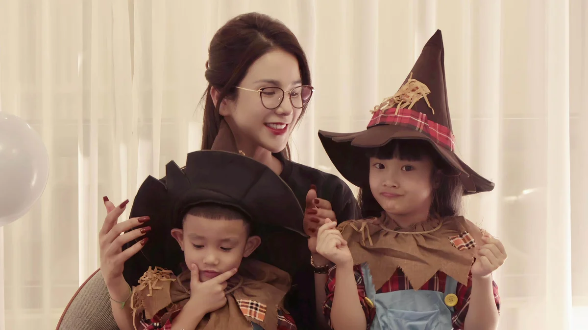 Diệp Lâm Anh tổ chức sinh nhật cho hai con trong ngày Halloween
