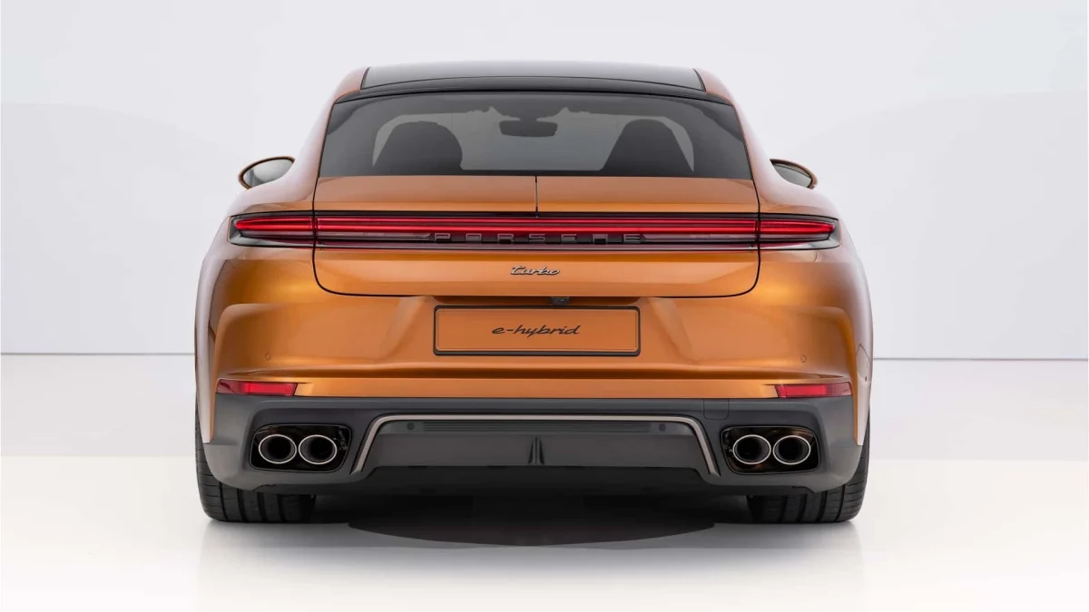 Porsche Panamera thế hệ mới ra mắt, giá từ 100.000 USD