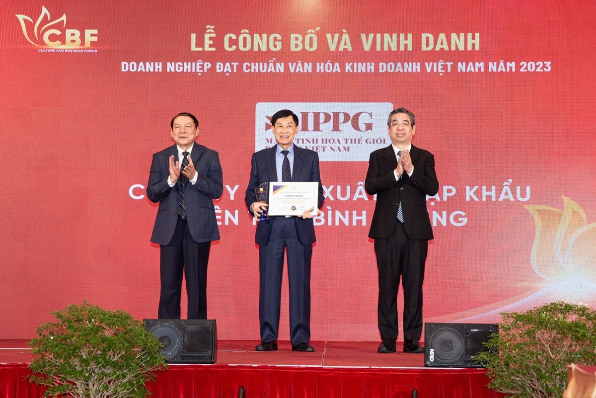 Johnathan Hạnh Nguyễn