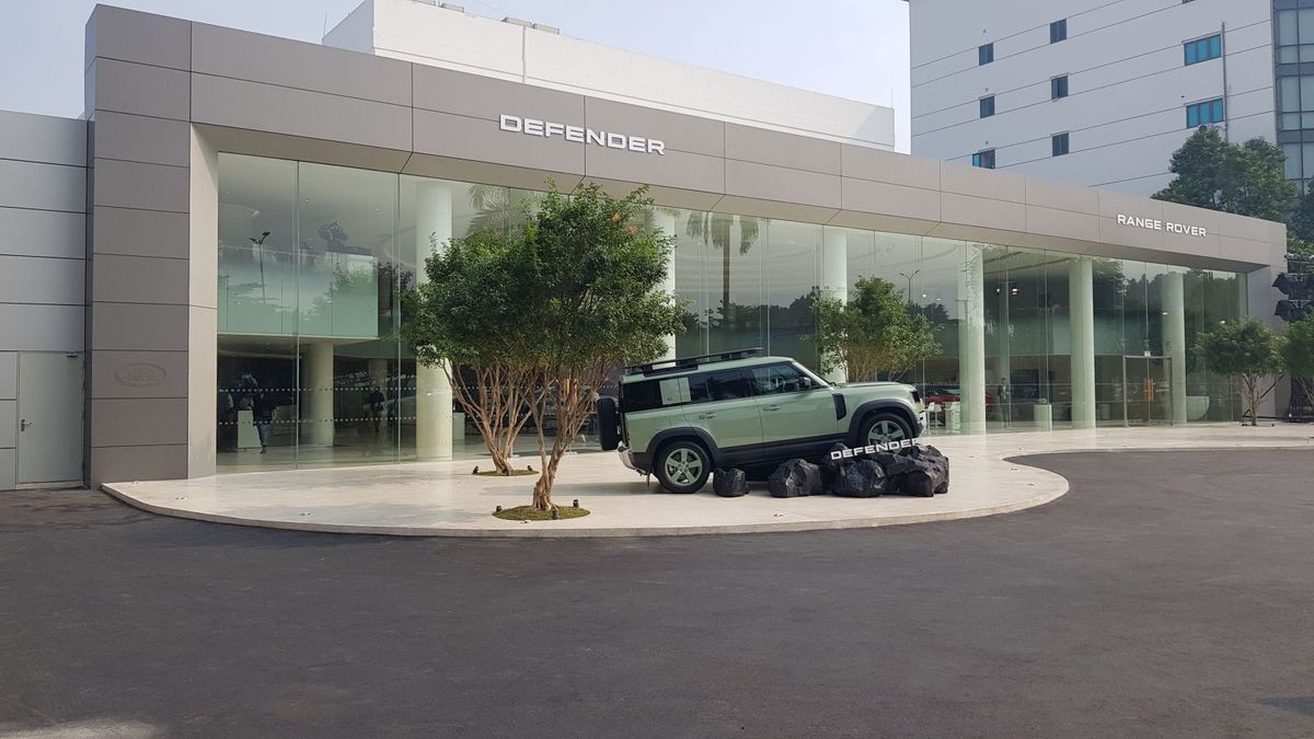 JLR Việt Nam ra mắt trung tâm trưng bày "Morden Luxury" đầu tiên trên thế giới tại Hà Nội, với không gian đẳng cấp và sang trọng, thể hiện tầm nhìn "Ngôi nhà thương hiệu".