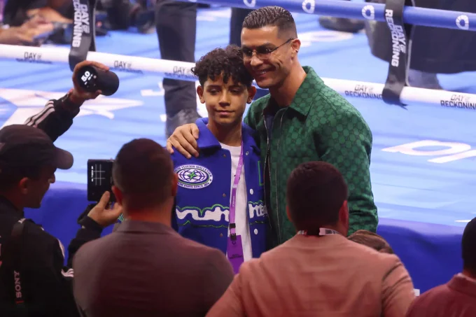 Ronaldo trở thành tâm điểm chú ý tại sự kiện boxing vào ngày 24/12.