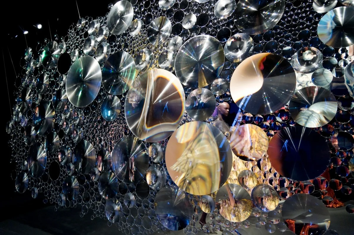 Triển lãm “Iris van Herpen: Sculpting the Senses” ở bảo tàng Pháp