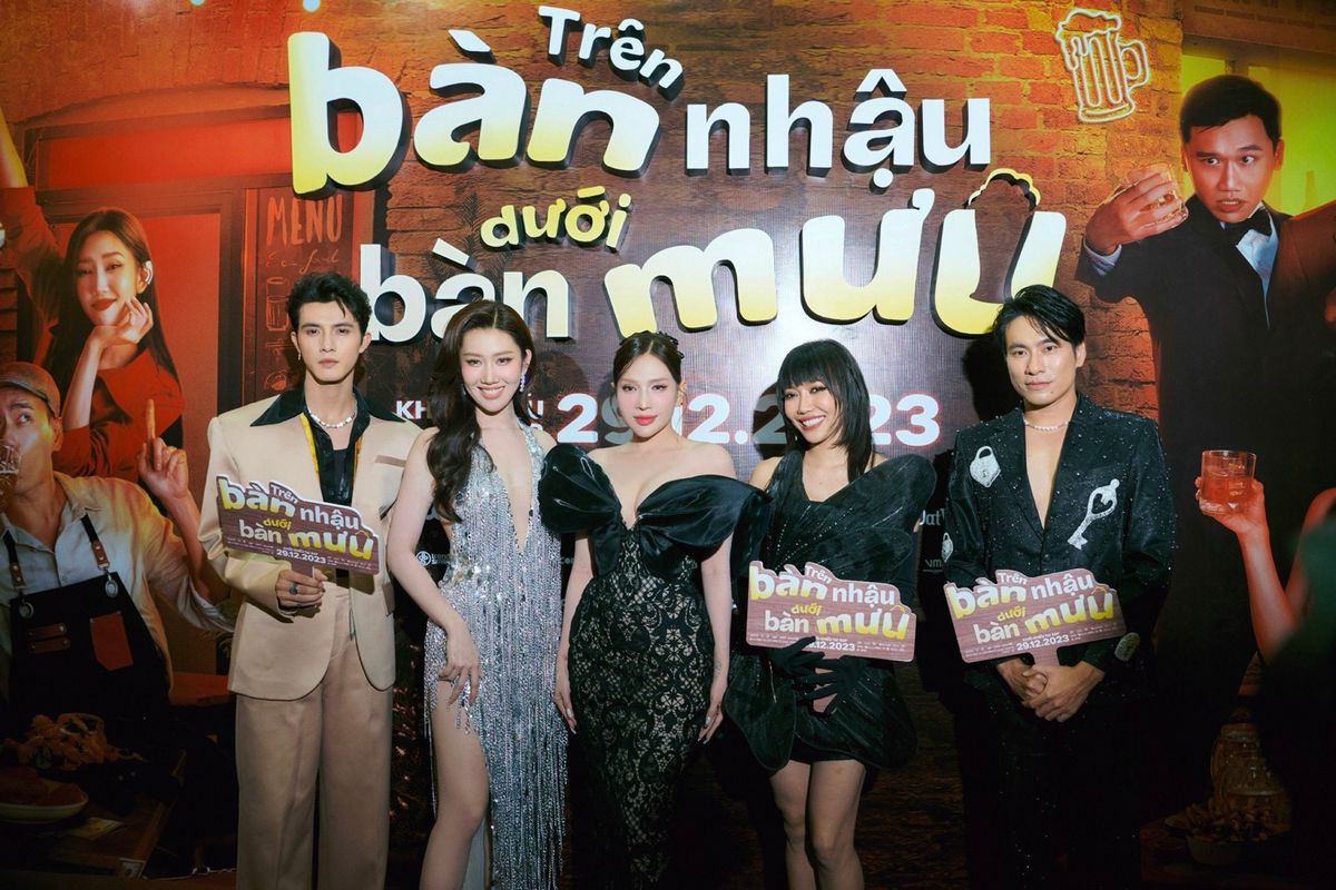 Trên Bàn Nhậu Dưới Bàn Mưu