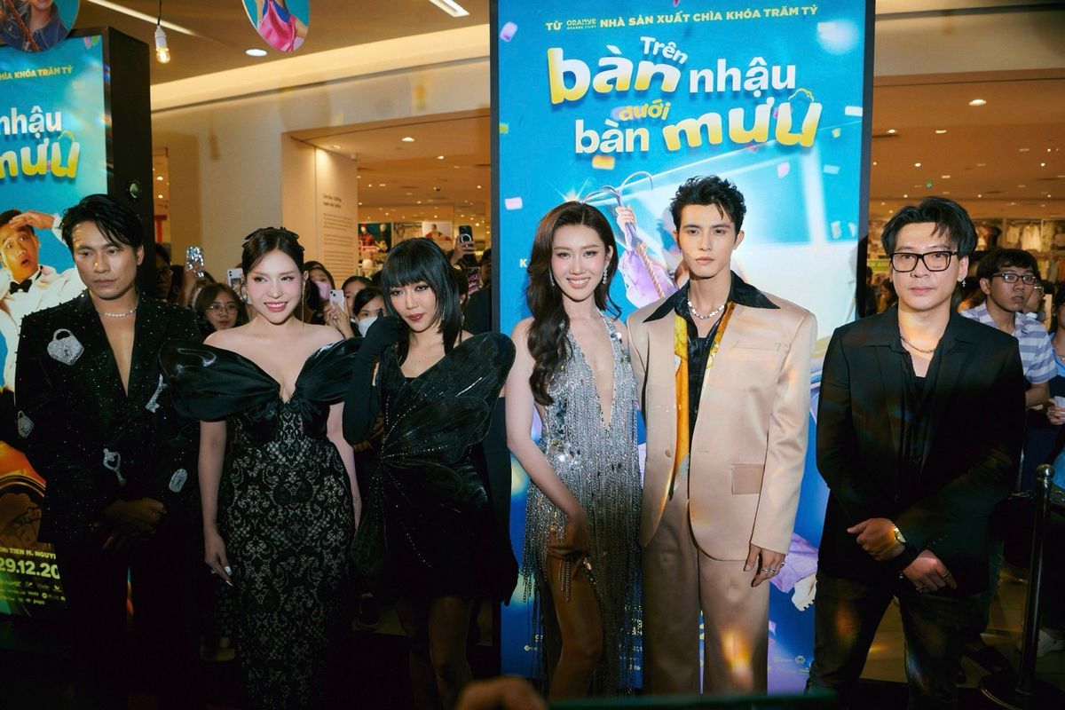 Trên Bàn Nhậu Dưới Bàn Mưu