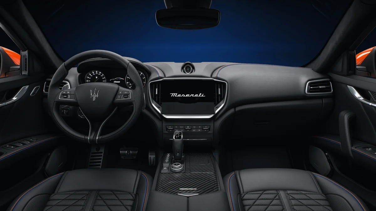 Bộ đôi hàng hiếm Maserati F Tributo Special Edition "đổ bộ" vào Việt Nam