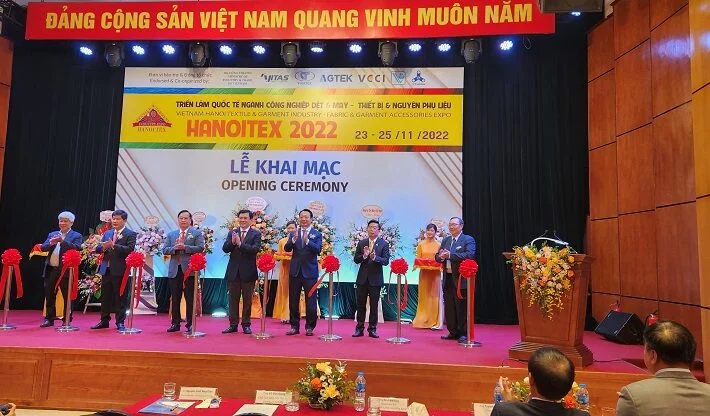 hình ảnh về lễ khai mạc triển lãm Công nghiệp Dệt May – Thiết bị và Nguyên phụ liệu