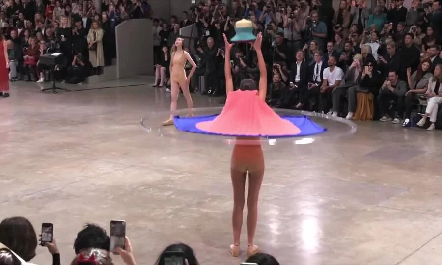 Issey Miyake Xuân Hè 2020