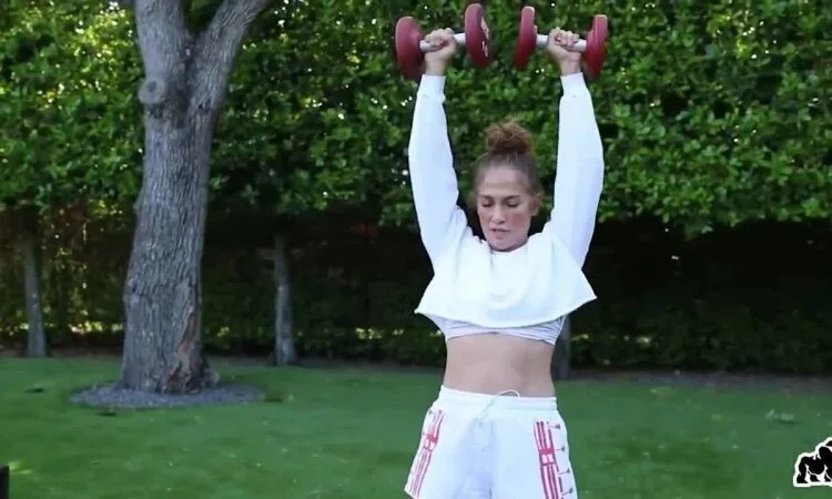 Jennifer Lopez tập gym