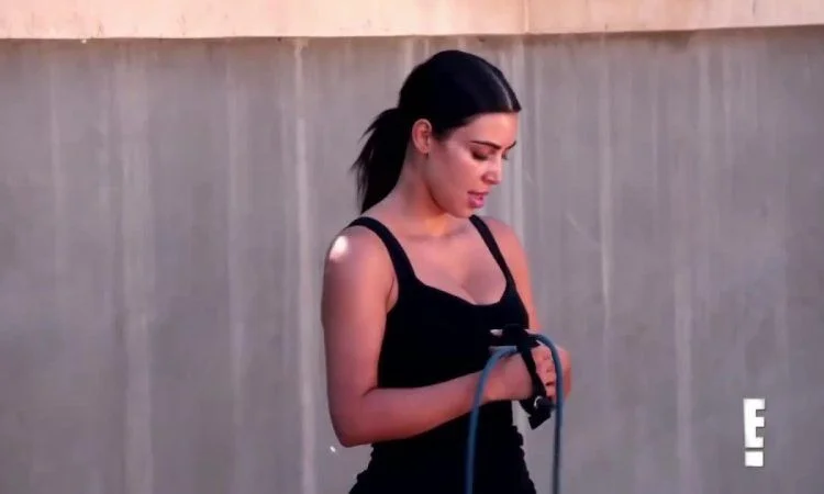 Kim Kardashian tập luyện (video: KUWTK)