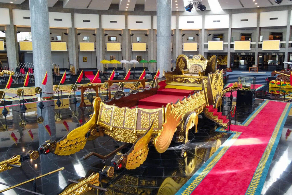 Royal Regalia museum ivivu 1