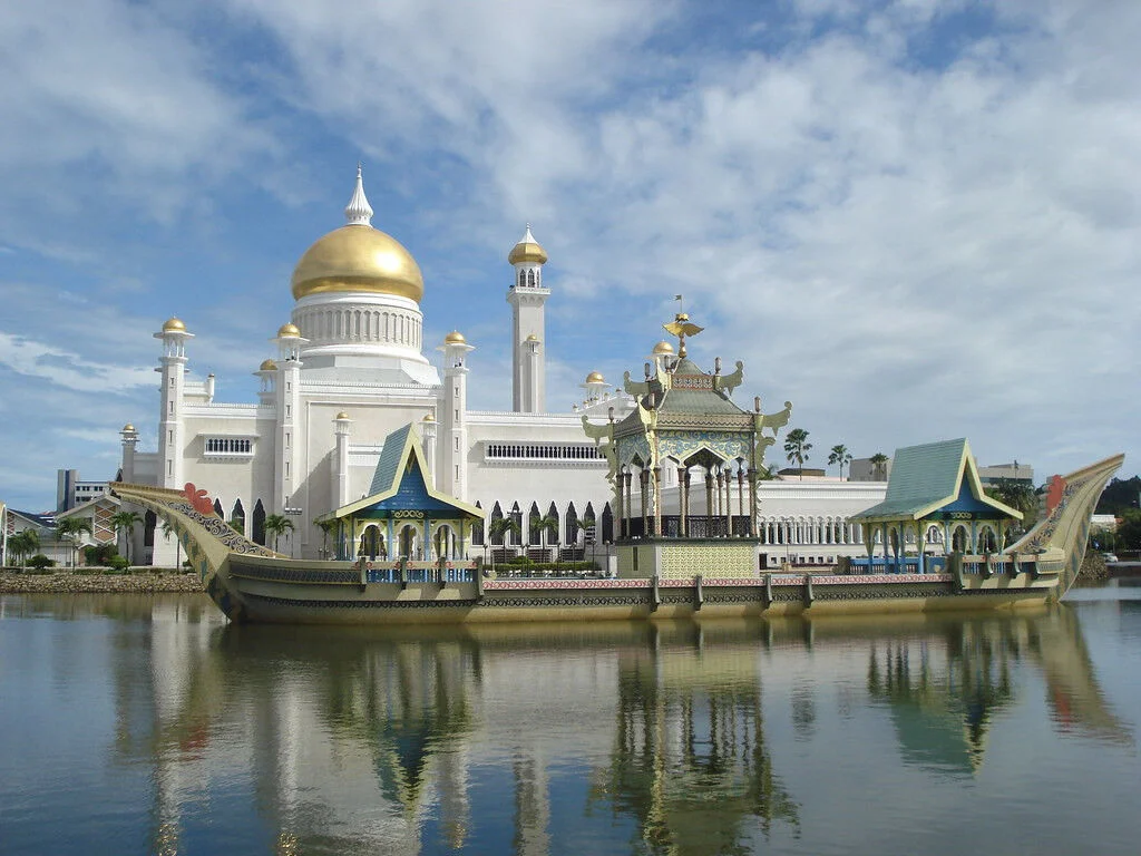 Sultan Omar Ali Saifuddin ivivu 1