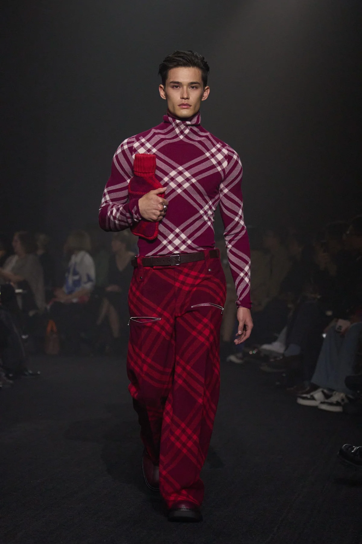 00011-burberry-fall-2023-ready-to-wear-credit-gorunway-scaled.jpg