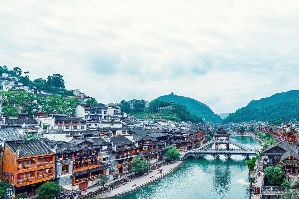 Phượng Hoàng Cổ Trấn