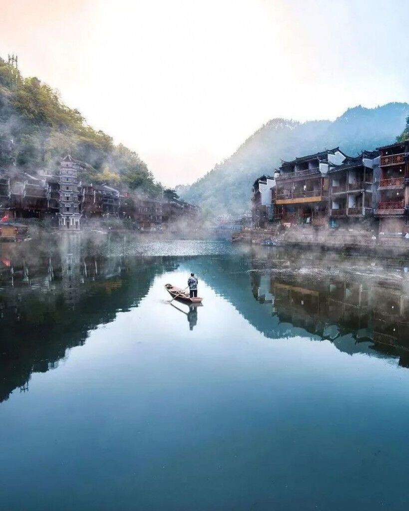 Phượng Hoàng Cổ Trấn