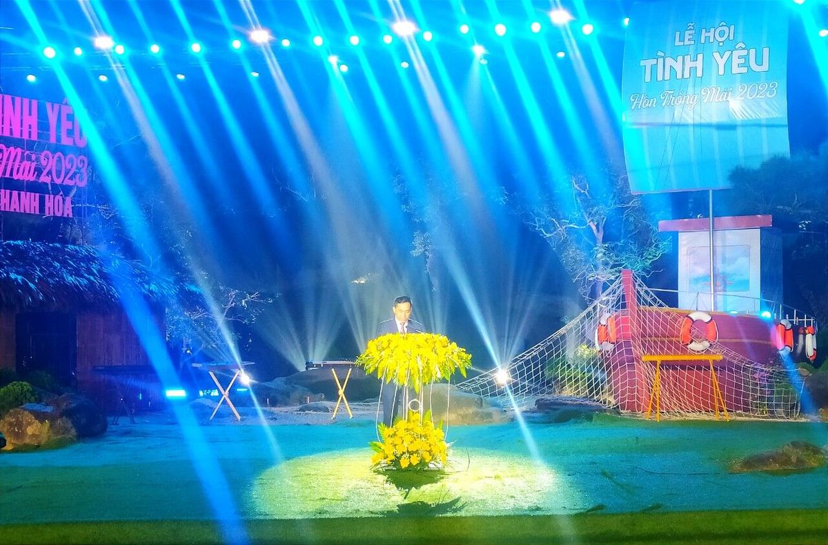 Lễ hội Tình yêu Hòn Trống Mái