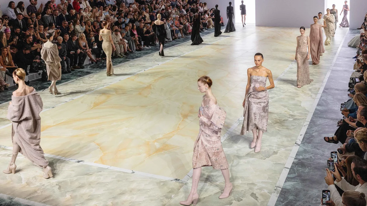 Fendi Couture Thu Đông 2023 - Tìm kiếm sự thanh lịch trong sự đơn giản