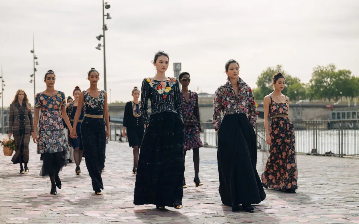 CHANEL Haute Couture Thu Đông 2023 tôn vinh vẻ đẹp thanh lịch, tinh tế