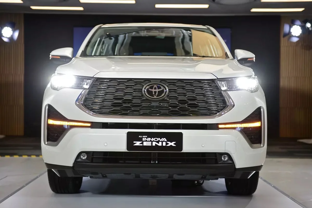 Innova Cross 