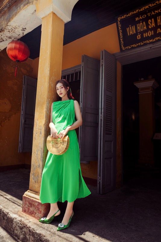 Khả Ngân cùng thời trang Elise