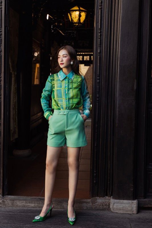 Khả Ngân cùng thời trang Elise