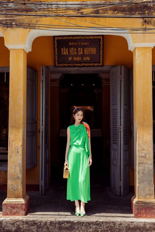Khả Ngân cùng thời trang Elise