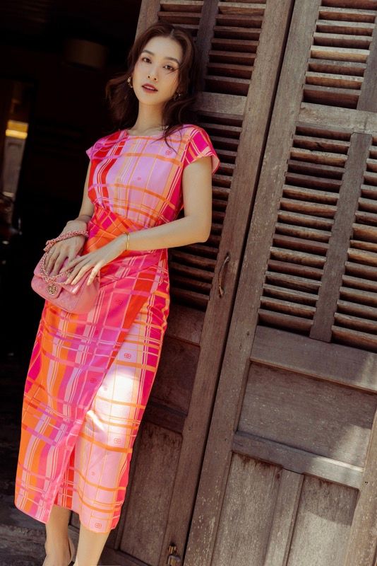 Khả Ngân cùng thời trang Elise