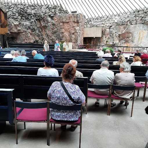 nha-tho-da-Temppeliaukio-ivivu-6