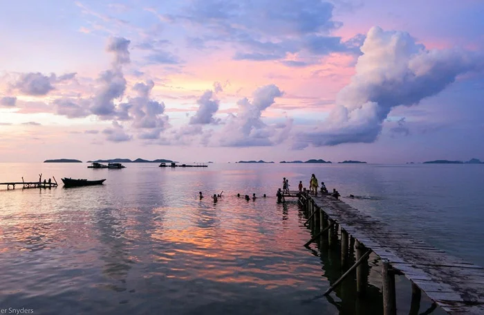ĐÔNG HỒ ẤN NGUYỆT (NGẮM BINH MINH TRÊN SÔNG ĐÔNG HỒ)