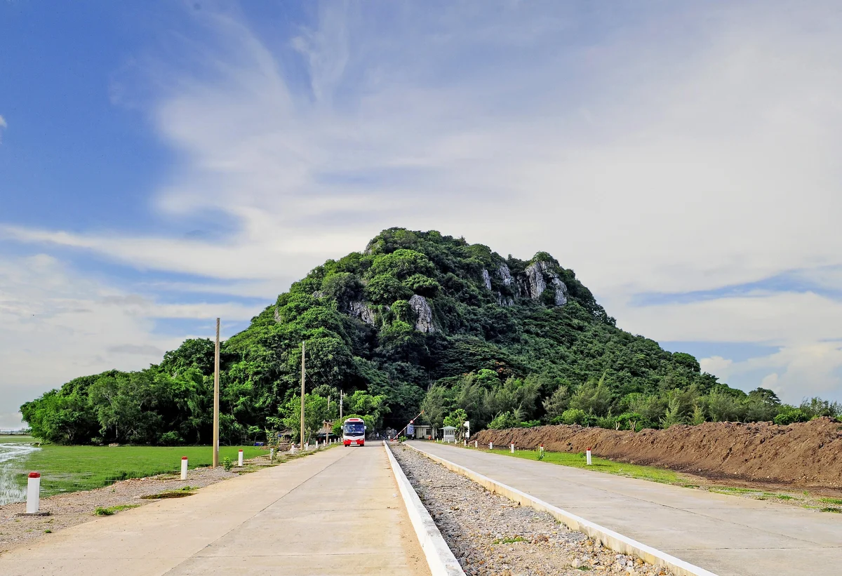 BÌNH SAN ĐIỆP THÚY (THẮNG CẢNH TRÊN NÚI BÌNH SAN)