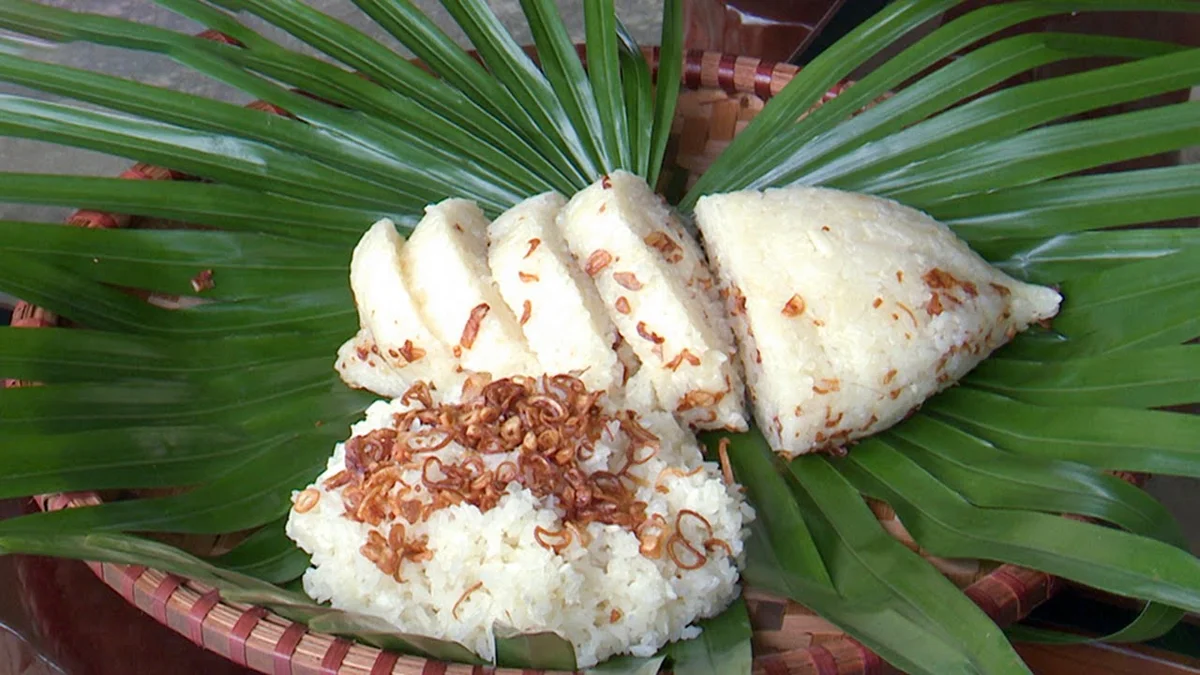 Cơm nắm lá cọ-ivivu