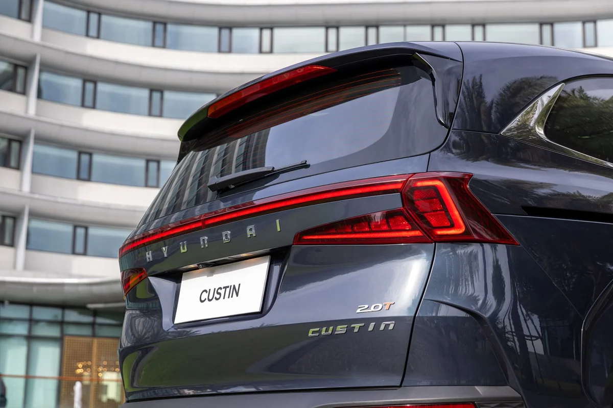 Hyundai Custin