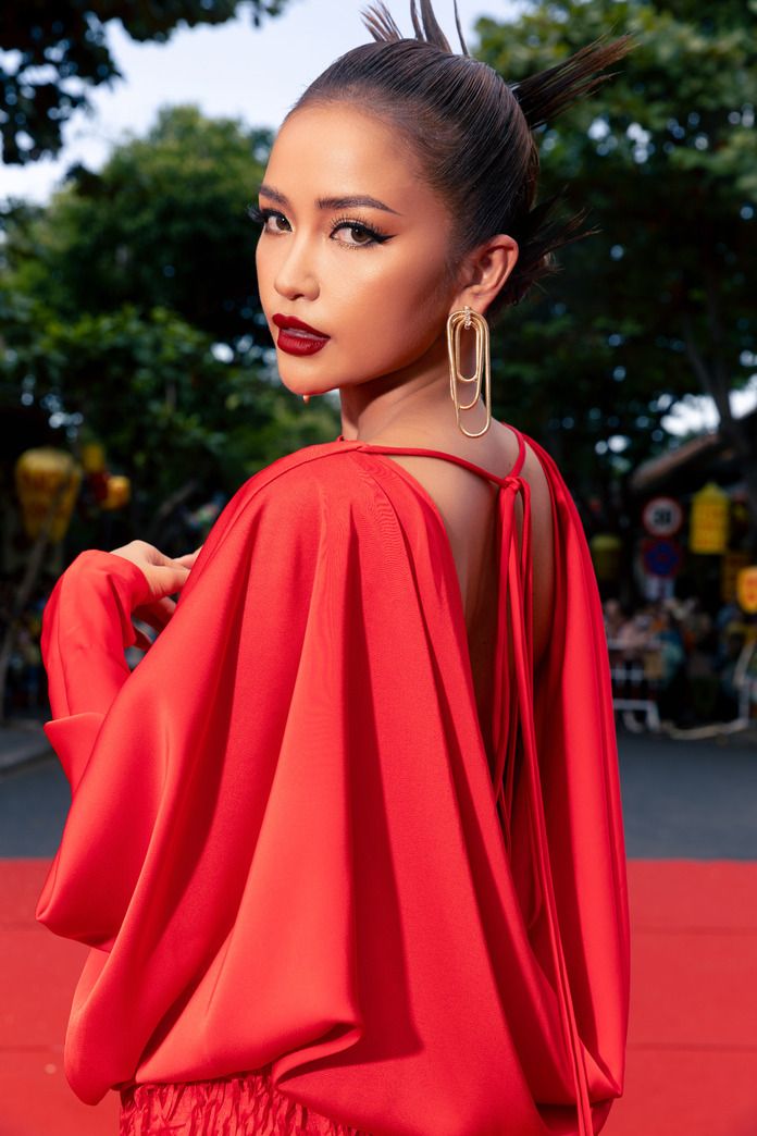 show diễn Phương Đông Rực Rỡ