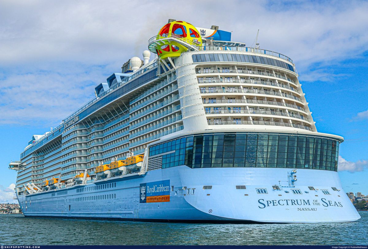 Spectrum-of-the-Seas-ivivu-min.jpg