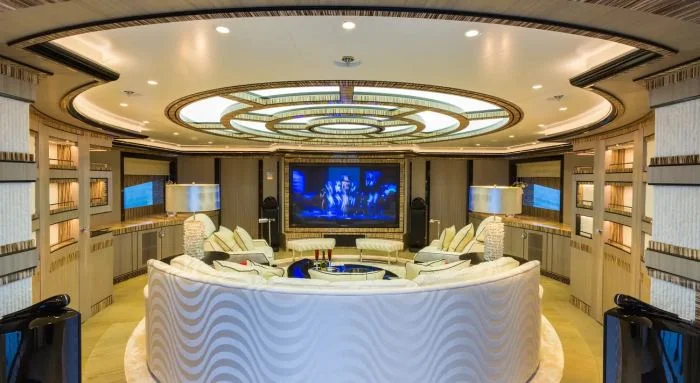 Phòng khách ở bên trong du thuyền