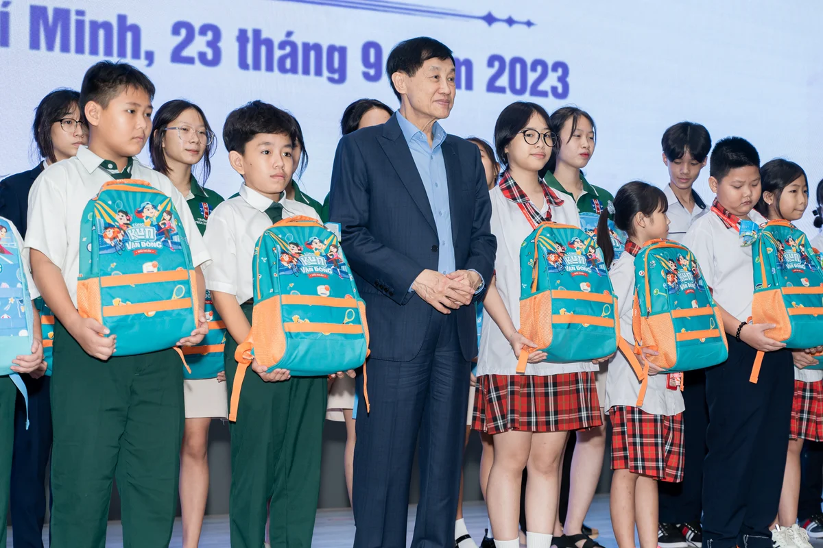 Johnathan Hạnh Nguyễn 