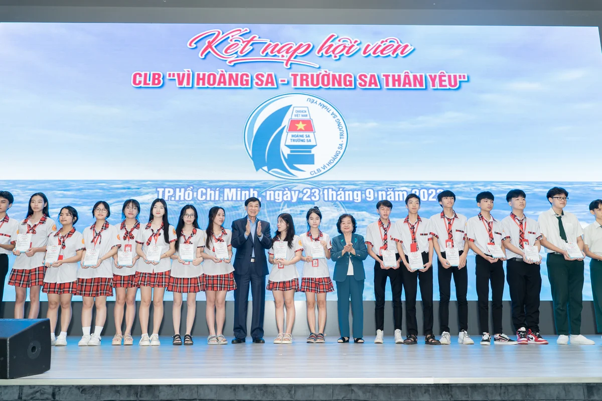 Johnathan Hạnh Nguyễn