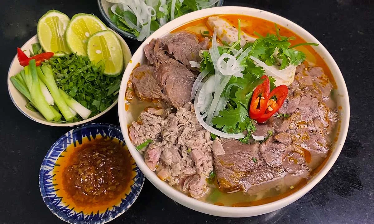 bún-bò-huế-ivivu