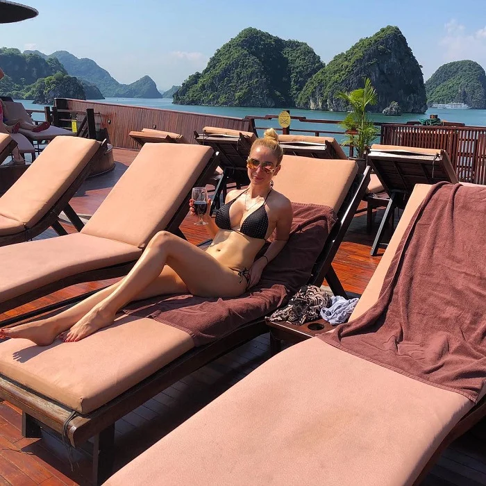 Pelican cung cấp nhiều trò chơi dưới nước sôi động cùng không gian tắm nắng cực chill. Ảnh: Instagram @beat.zoz