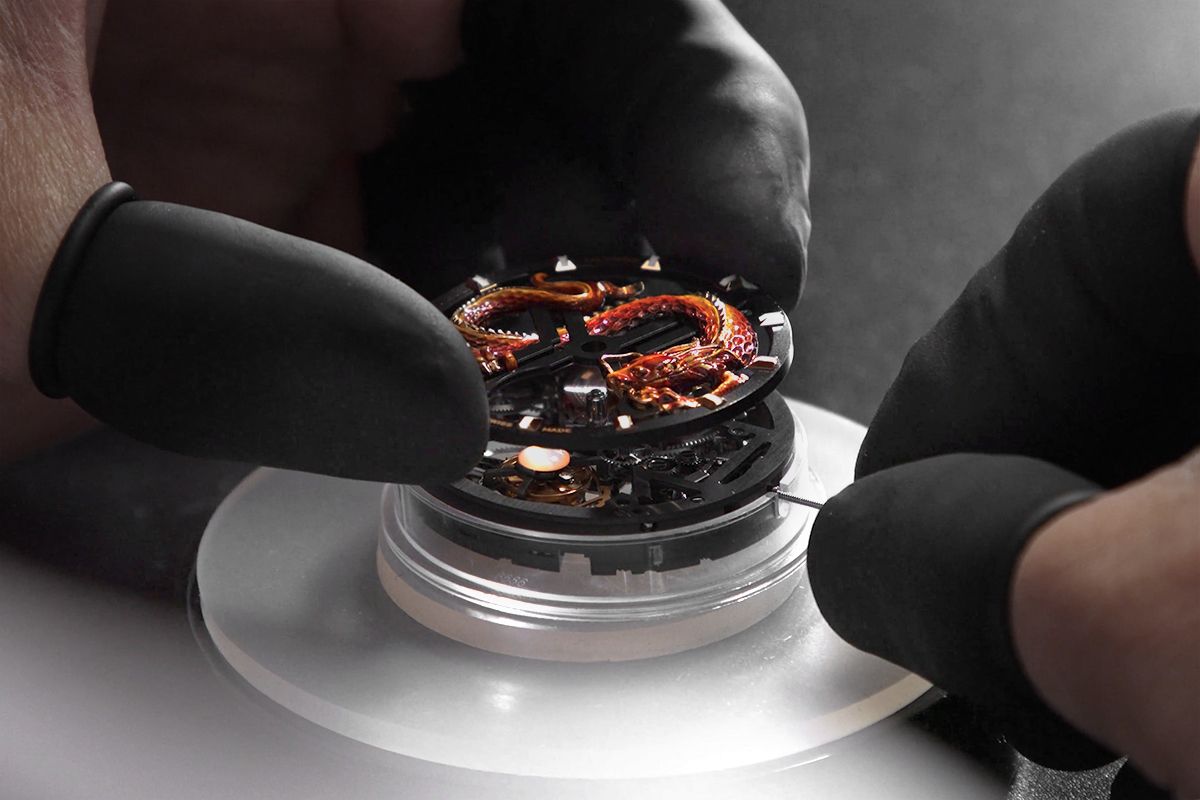 PHOTO-BLAST-TOURBILLON-DRAGON-2.jpg