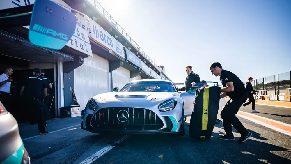 Vạn lý tốc độ - hơi thở của mãnh thú Mercedes-AMG GT2 697 mã lực