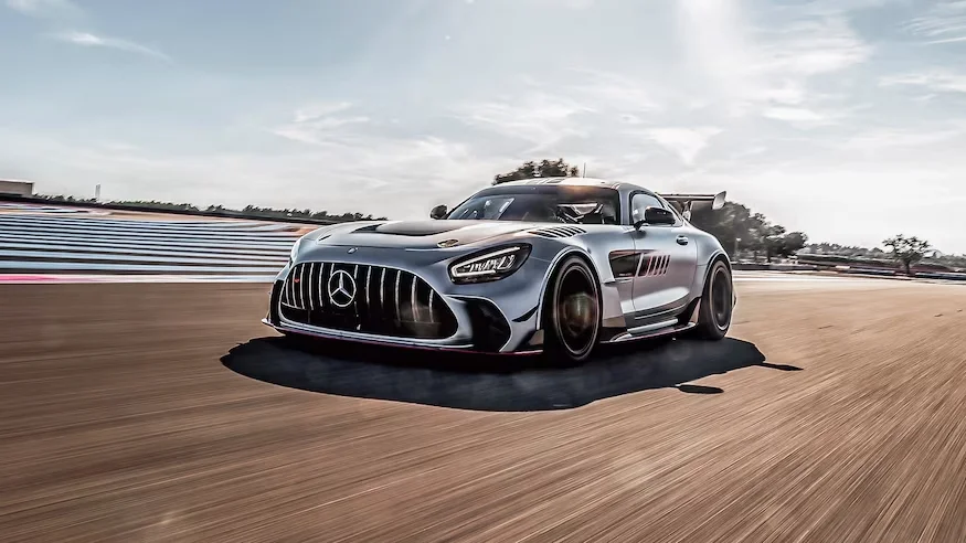 Vạn lý tốc độ - hơi thở của mãnh thú Mercedes-AMG GT2 697 mã lực