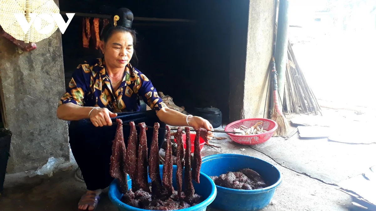 Thịt gác bếp của đồng bào Thái vào vụ Tết