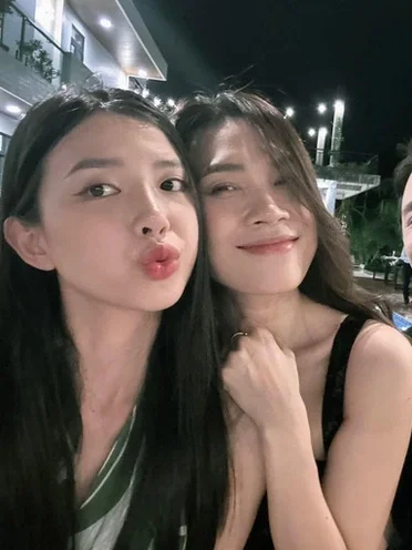 Mỹ Tâm lộ diện rạng rỡ, nhan sắc lão hoá ngược ở tuổi U45
